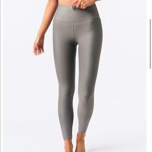 Gray Metallic Light N Tight Hi-Rise 7/8